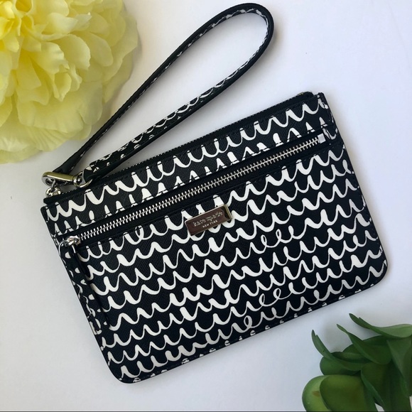 kate spade Handbags - NWT - Kate Spade Shore Street Pop Scallop Wristlet
